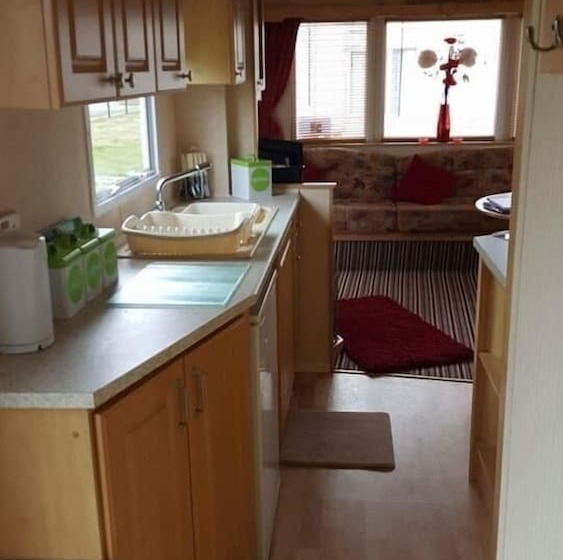 Hotelli T & J S Caravan   251 Happy Day S