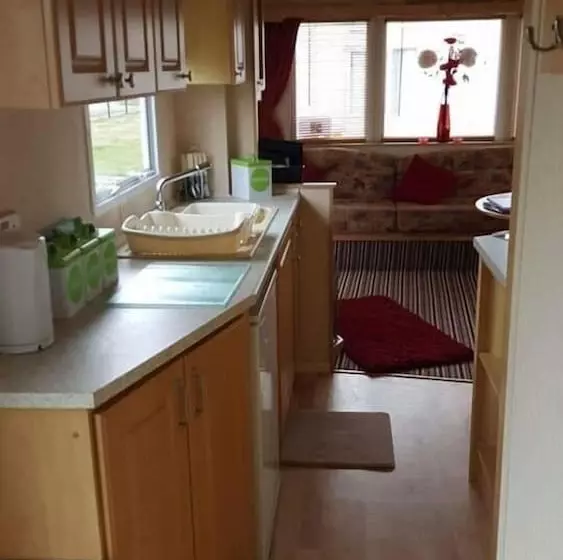 هتل T & J S Caravan   251 Happy Day S