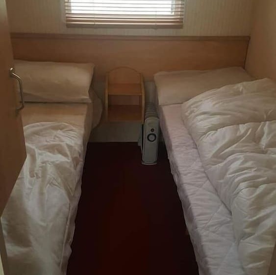 Hotelli T & J S Caravan   251 Happy Day S