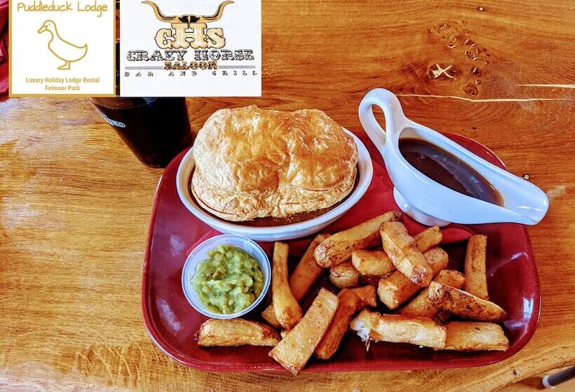 Felmoor Lodge Sleeps 4, Hot Tub & Parking