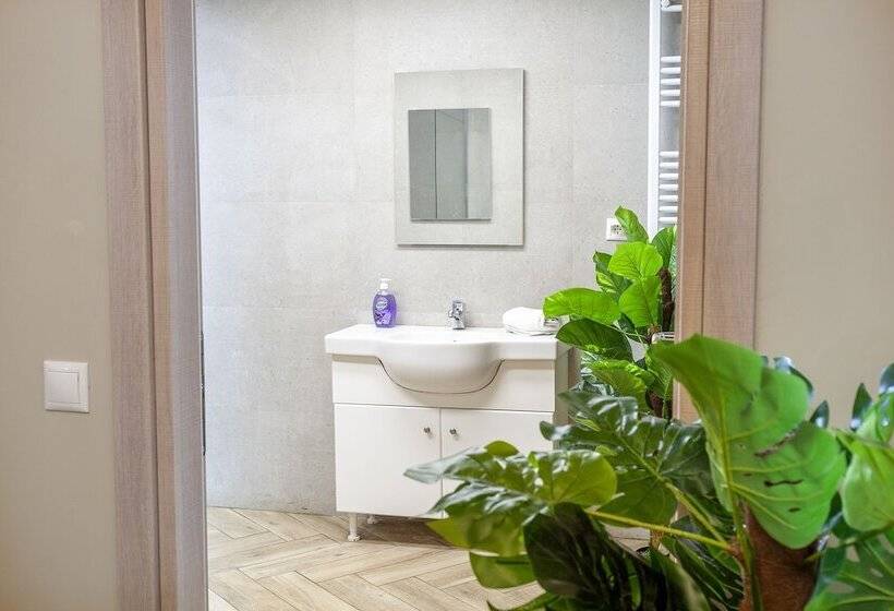 Privilege Flat Renovated Upscale Studio