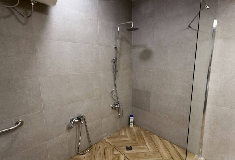 Privilege Flat Renovated Upscale Studio