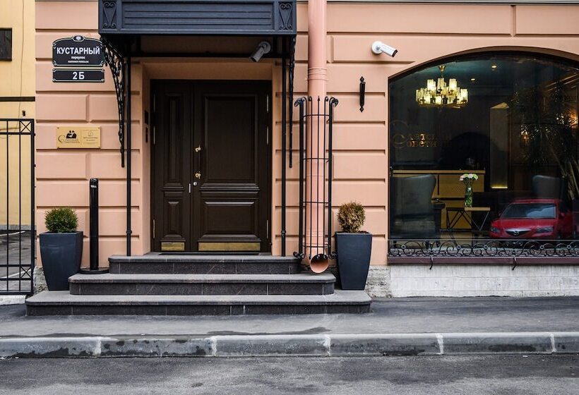 Statskij Sovetnik Hotel Kustarnyy