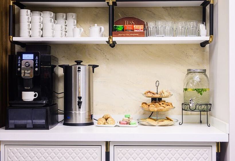 Statskij Sovetnik Hotel Kustarnyy