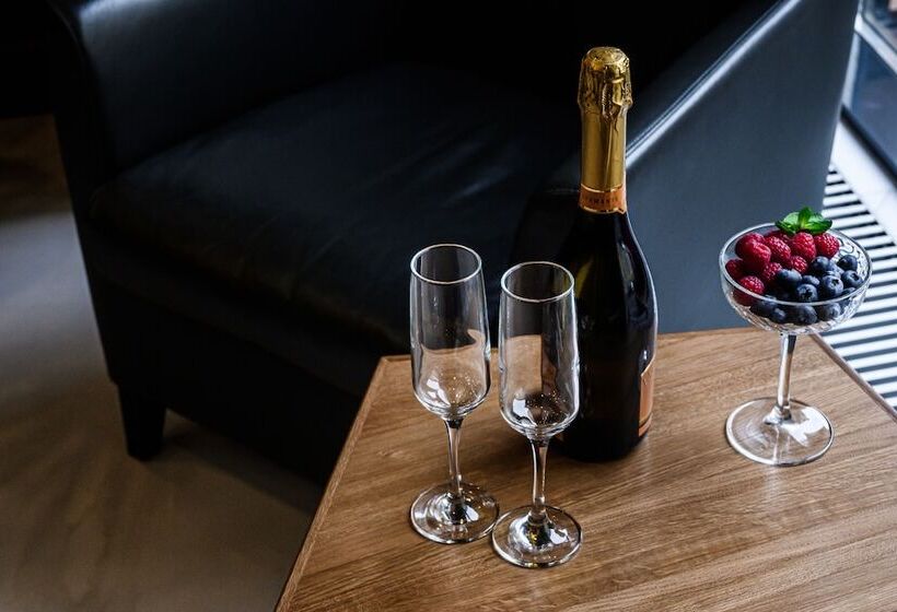 Statskij Sovetnik Hotel Kustarnyy