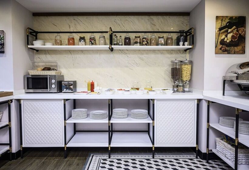 Statskij Sovetnik Hotel Kustarnyy