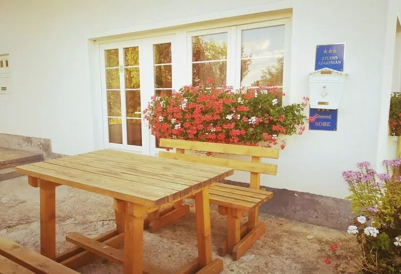 Majatalo Guest House First Stop