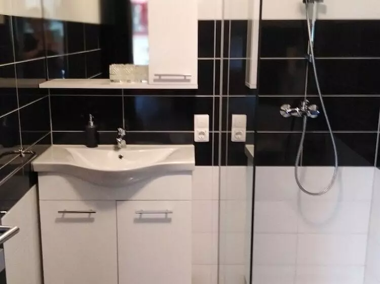 Majatalo Guest House First Stop