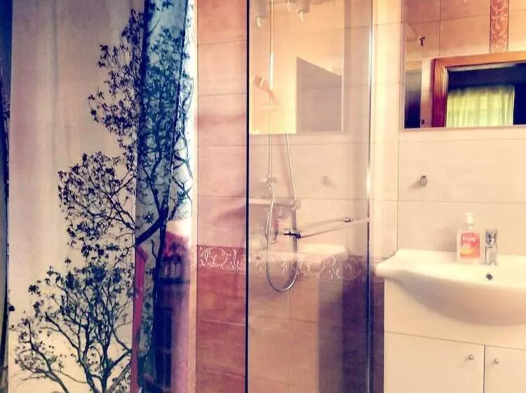 Majatalo Guest House First Stop