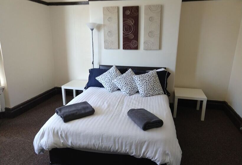 بنسيون John St Town House