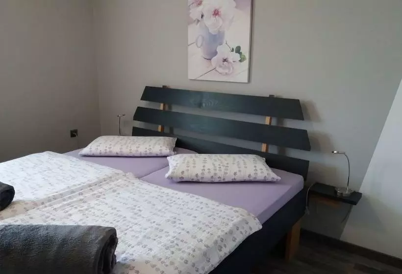 پانسیون Rooms Grizzly