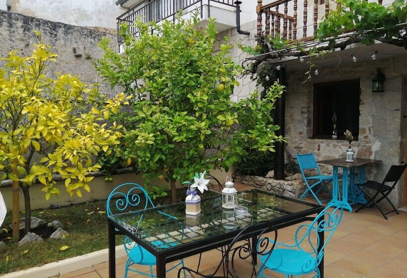 פנסיון Villa Castellanos