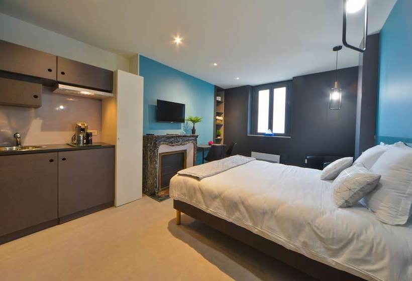 Puits De Jouvence, Au Coeur Des Commerces