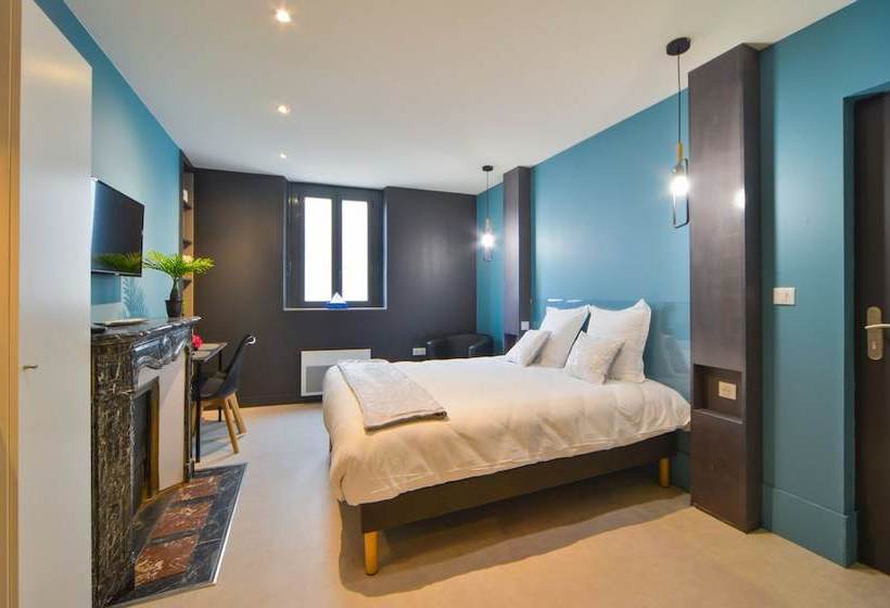 Puits De Jouvence, Au Coeur Des Commerces