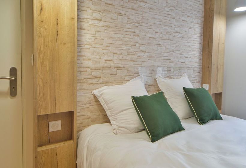 Puits De Jouvence, Au Coeur Des Commerces