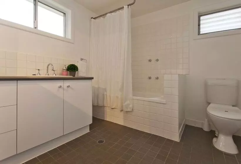 Red Brick Beauty   Central Cottage