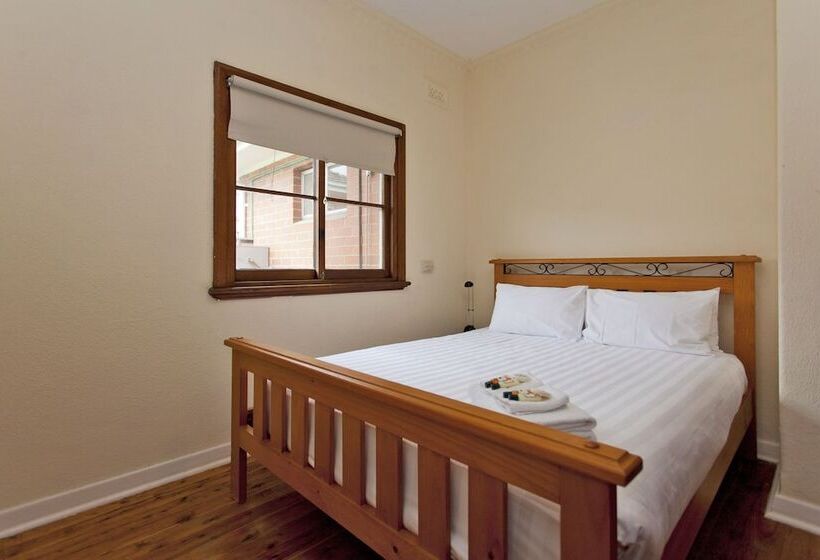 Red Brick Beauty   Central Cottage