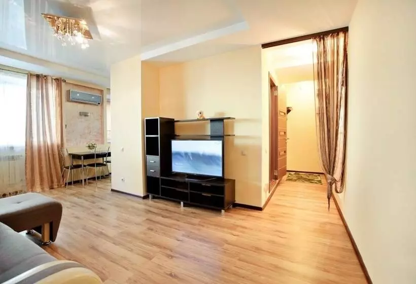 Apartment On Posyetskaya 32