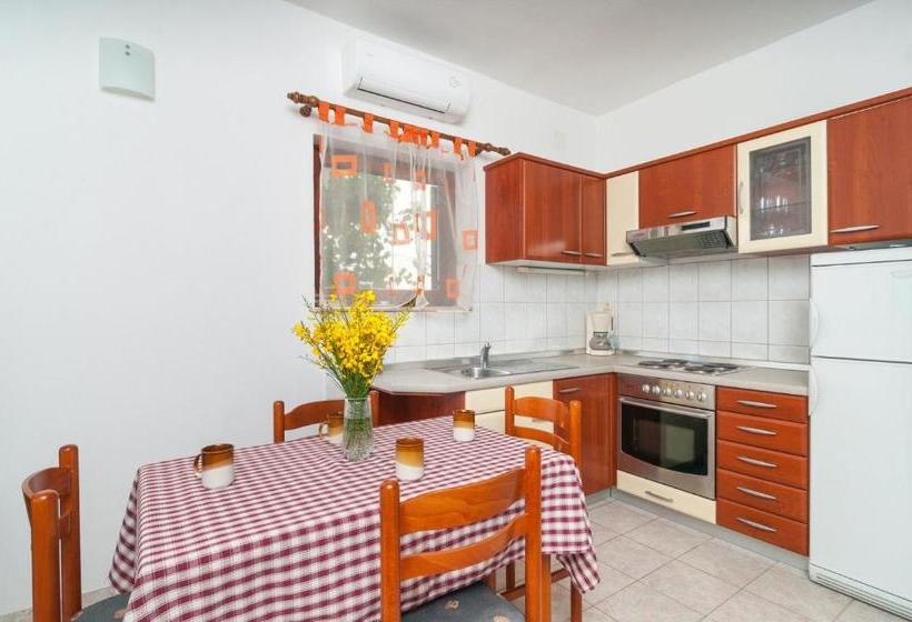 Apartments Katija   Sea View