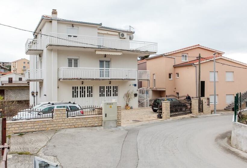 Apartments Villa Dane