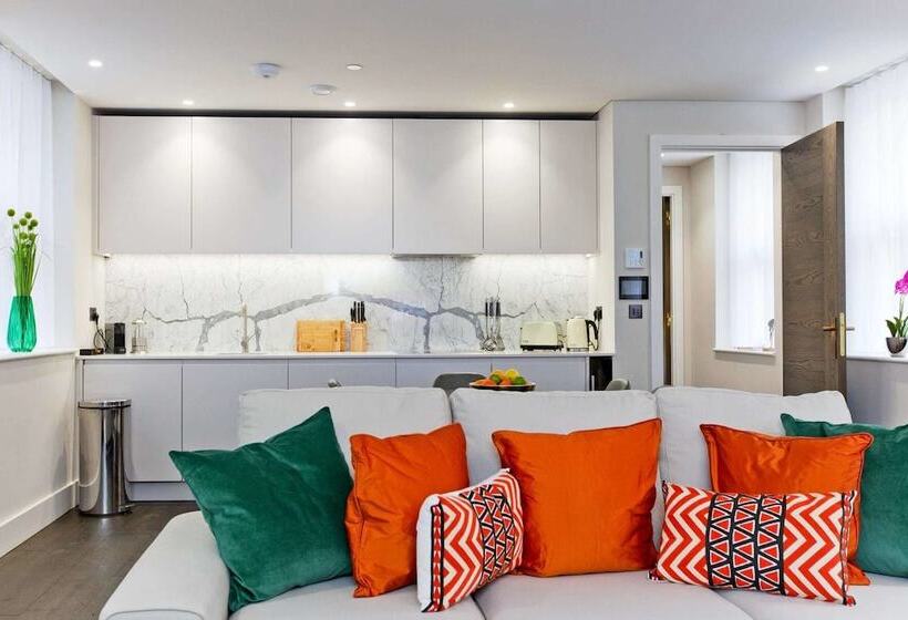 Luxury 2 Bed With Lift Ac And Concierge