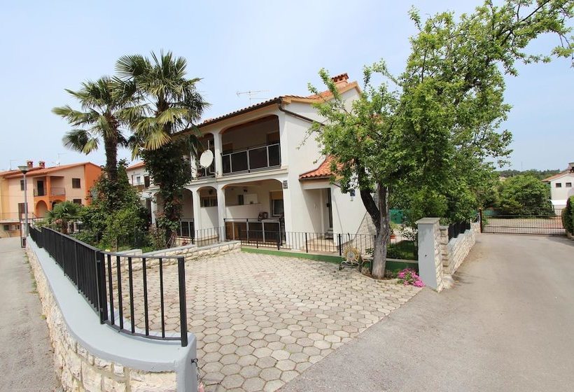 ペンション Rooms And Apartment Stefan