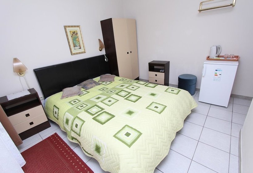 ペンション Rooms And Apartment Stefan