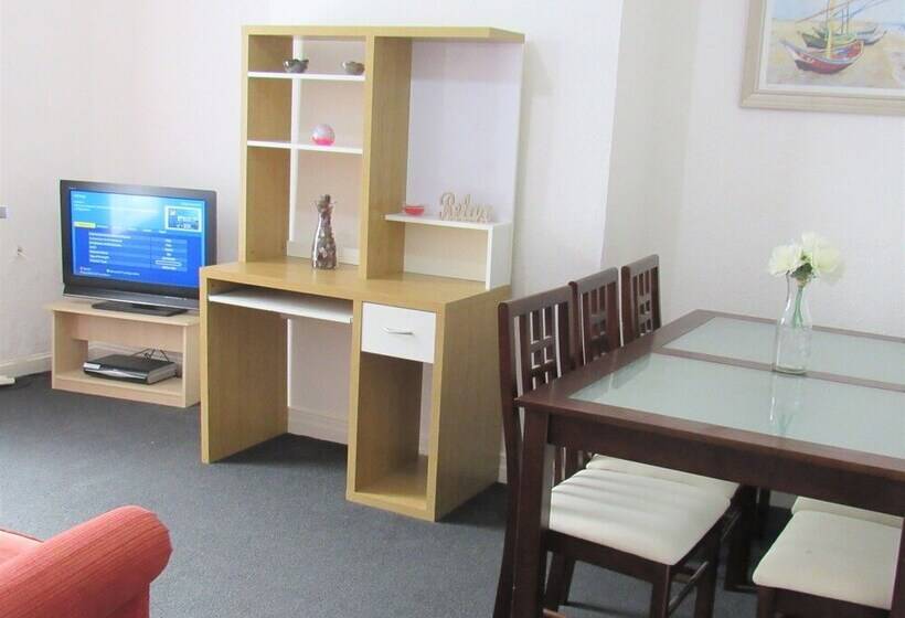 Spacious Flat Fenham