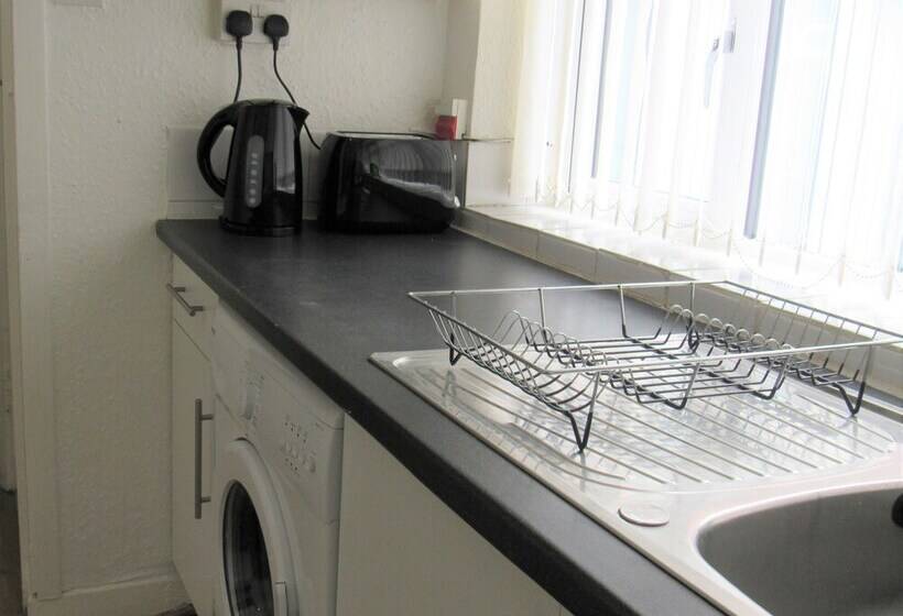 Spacious Flat Fenham