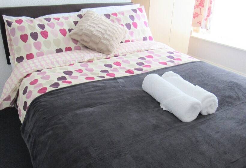 Spacious Flat Fenham