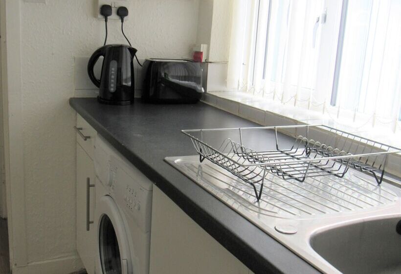 Spacious Flat Fenham