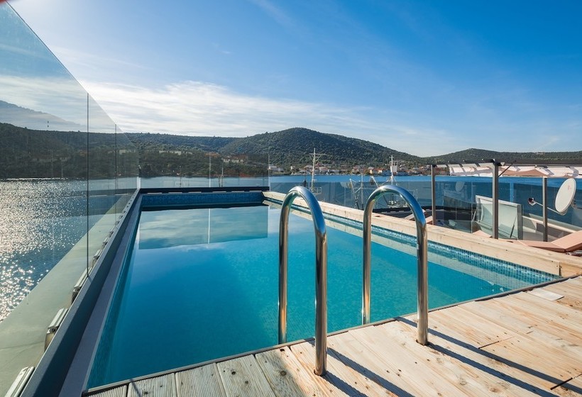 Beachfront Luxury Villa