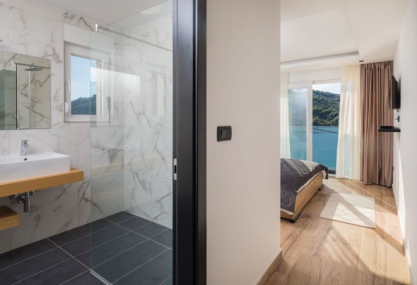 Beachfront Luxury Villa