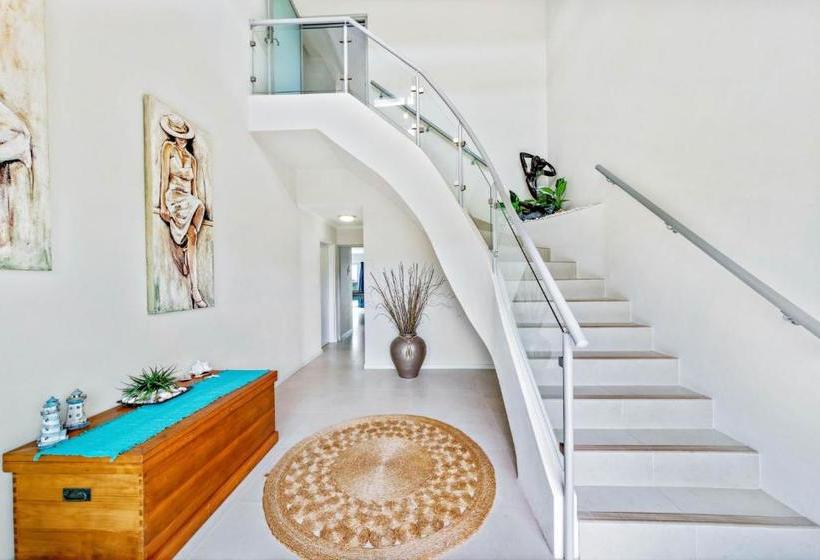 Panoramic Paradise On Shute