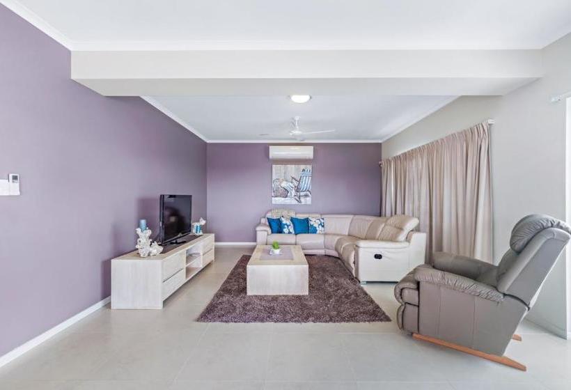 Panoramic Paradise On Shute