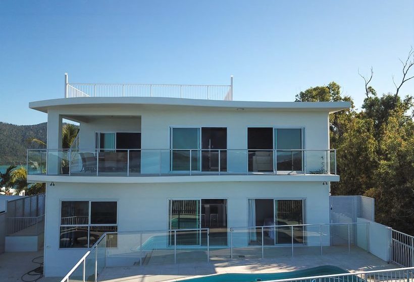 Panoramic Paradise On Shute