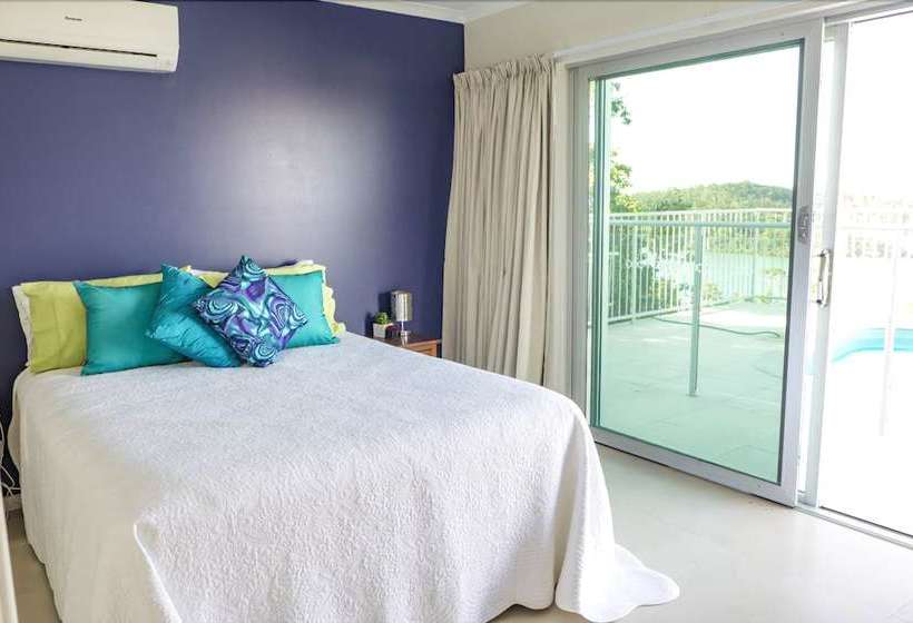 Panoramic Paradise On Shute