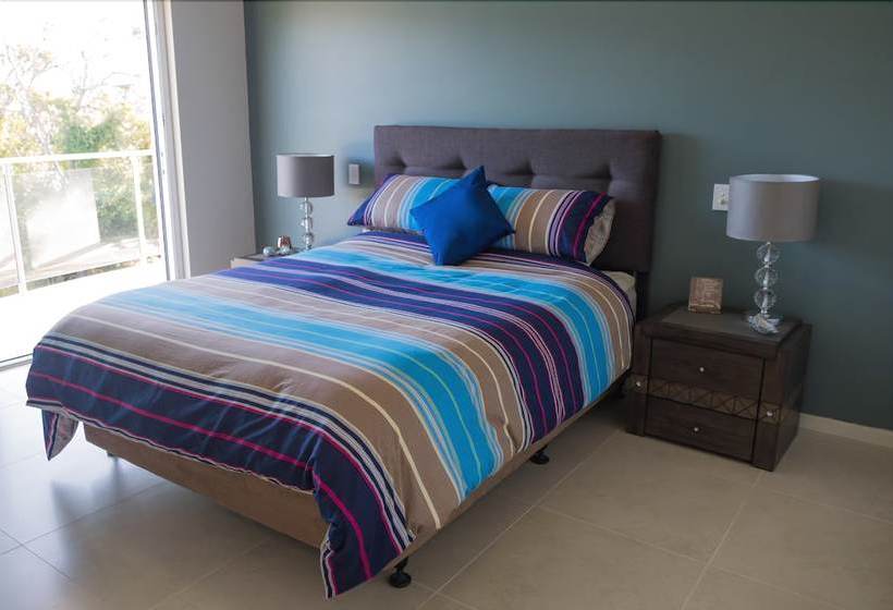 Panoramic Paradise On Shute