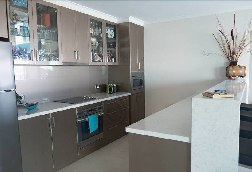 Panoramic Paradise On Shute