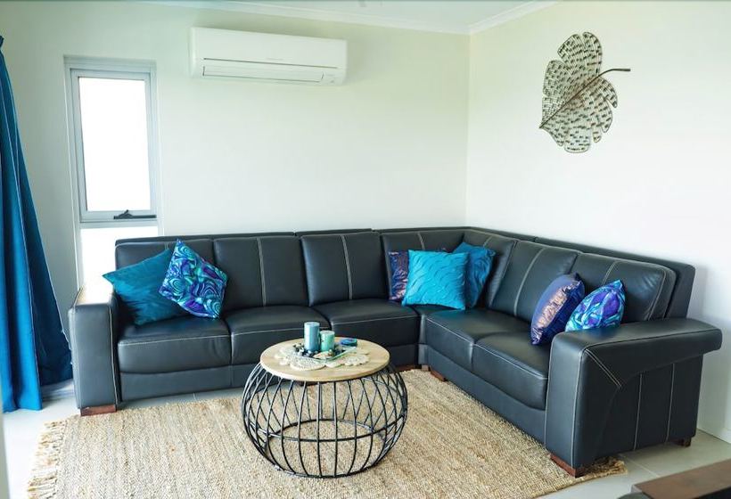 Panoramic Paradise On Shute