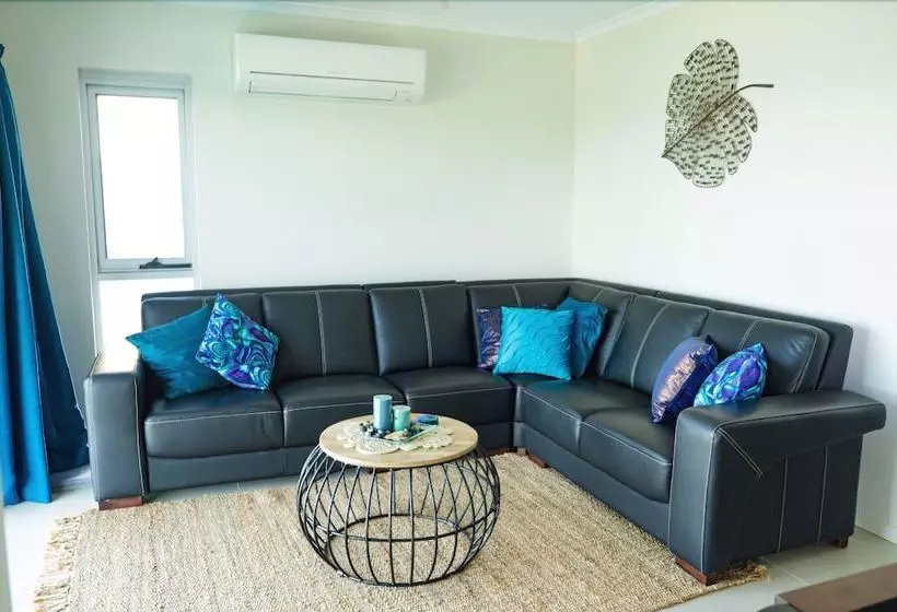 Panoramic Paradise On Shute