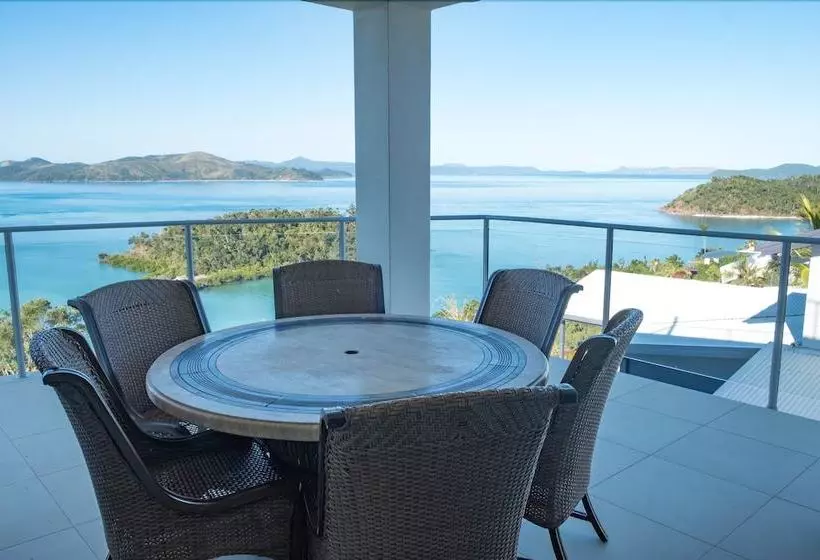 Panoramic Paradise On Shute
