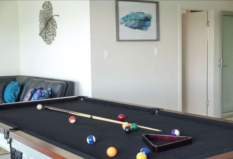 Panoramic Paradise On Shute