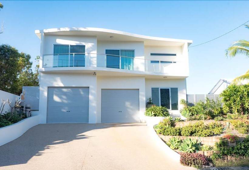 Panoramic Paradise On Shute