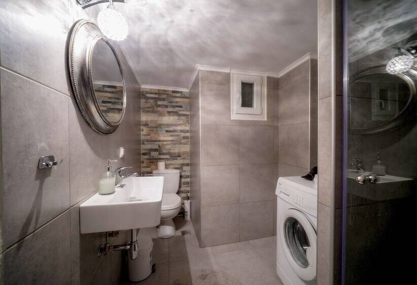 Acropolis Deluxe Apt Must