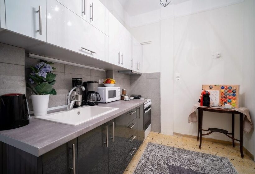 Acropolis Deluxe Apt Must