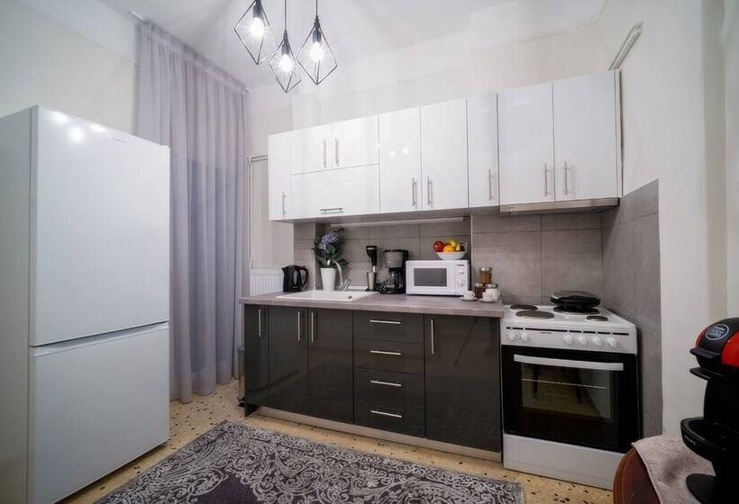 Acropolis Deluxe Apt Must