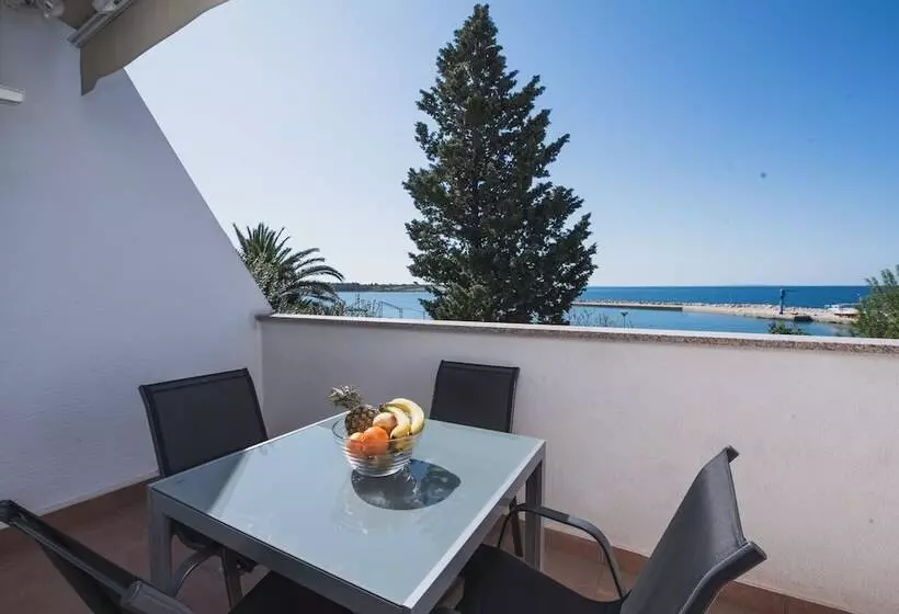 Apartments By The Sea Semy