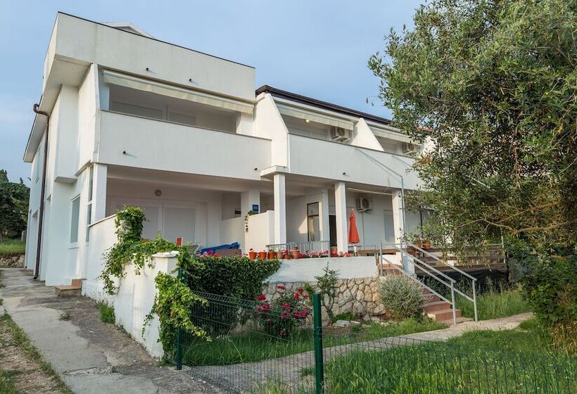 Apartments By The Sea Semy