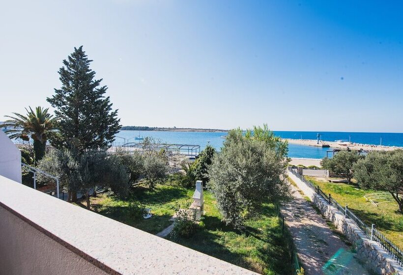 Apartments By The Sea Semy